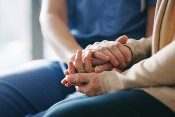 aiutare anziani in depressione