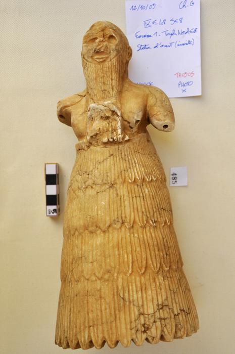 archeoloi isis